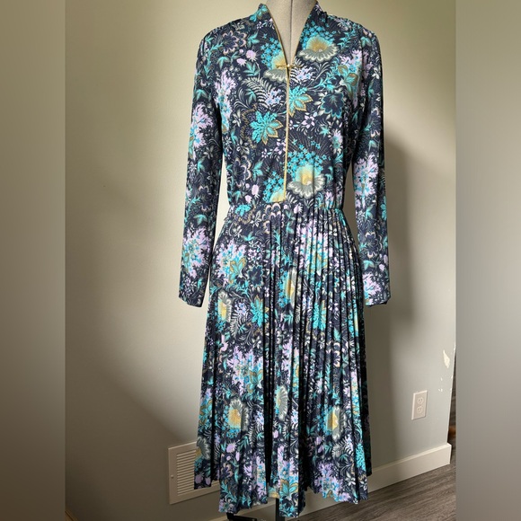 1970’s Blue/Purple floral print dress - Picture 1 of 8
